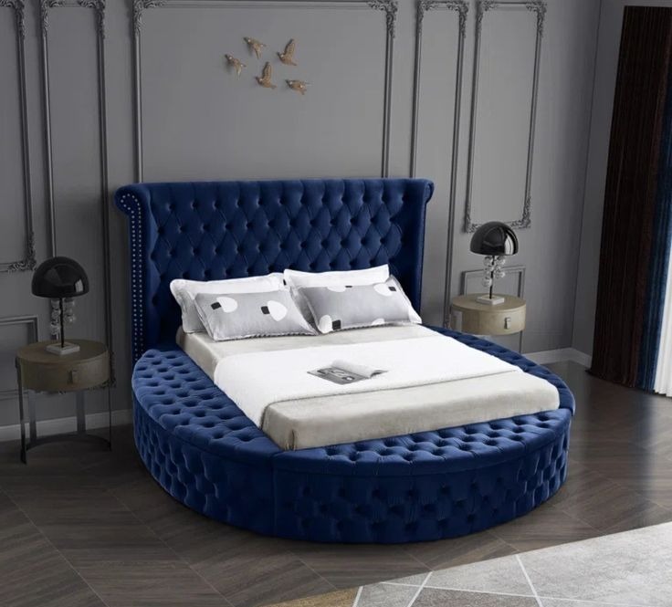 Royal Crescent Round Tufted Bed