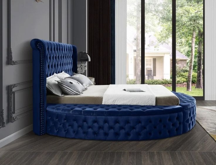 Royal Crescent Round Tufted Bed